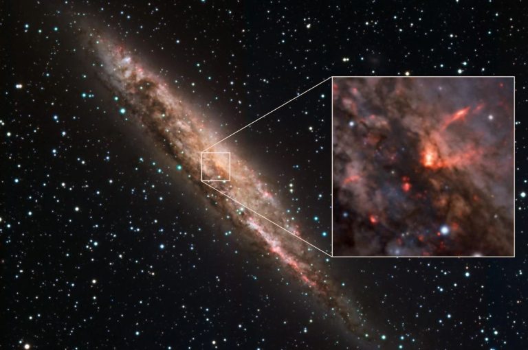 دانشمندان یک سیاهچاله را در حال پرتاب ماده به اعماق فضا شکار کردند!