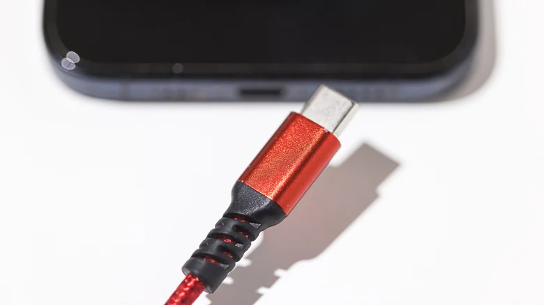 تفاوت بین USB-C و USB4 چیست؟