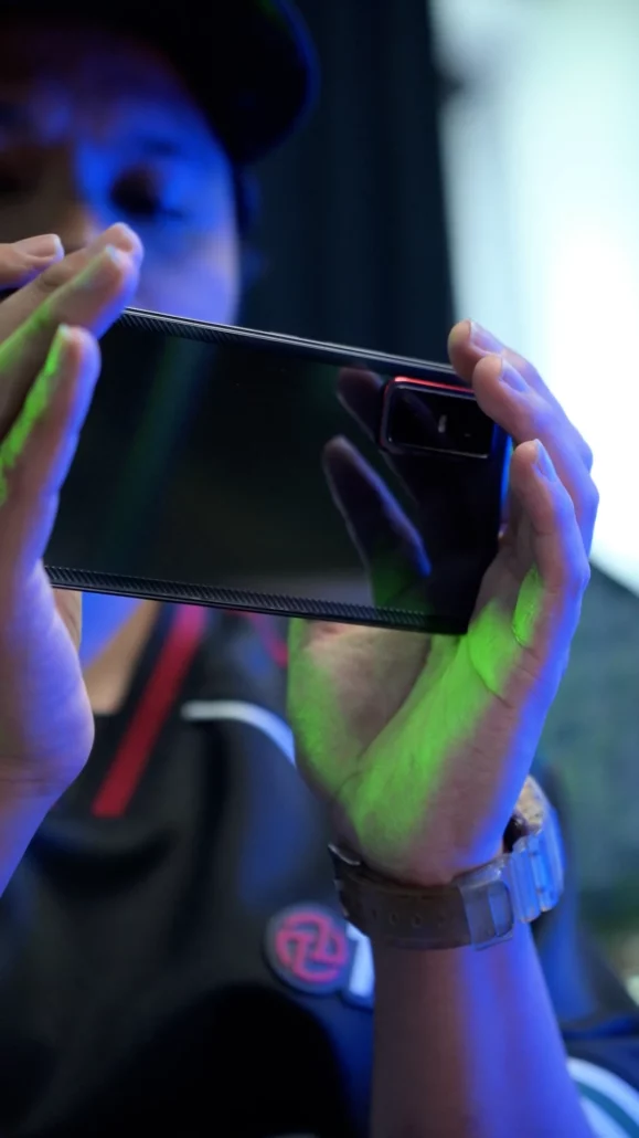 گوشی گیمینگ اینفینیکس با پنل DynaVue دارای قابلیت تغییر رنگ پویا در حال توسعه است!