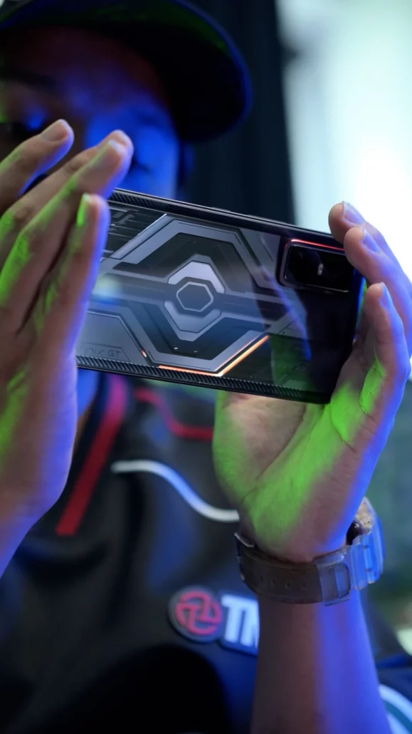 گوشی گیمینگ اینفینیکس با پنل DynaVue دارای قابلیت تغییر رنگ پویا در حال توسعه است!