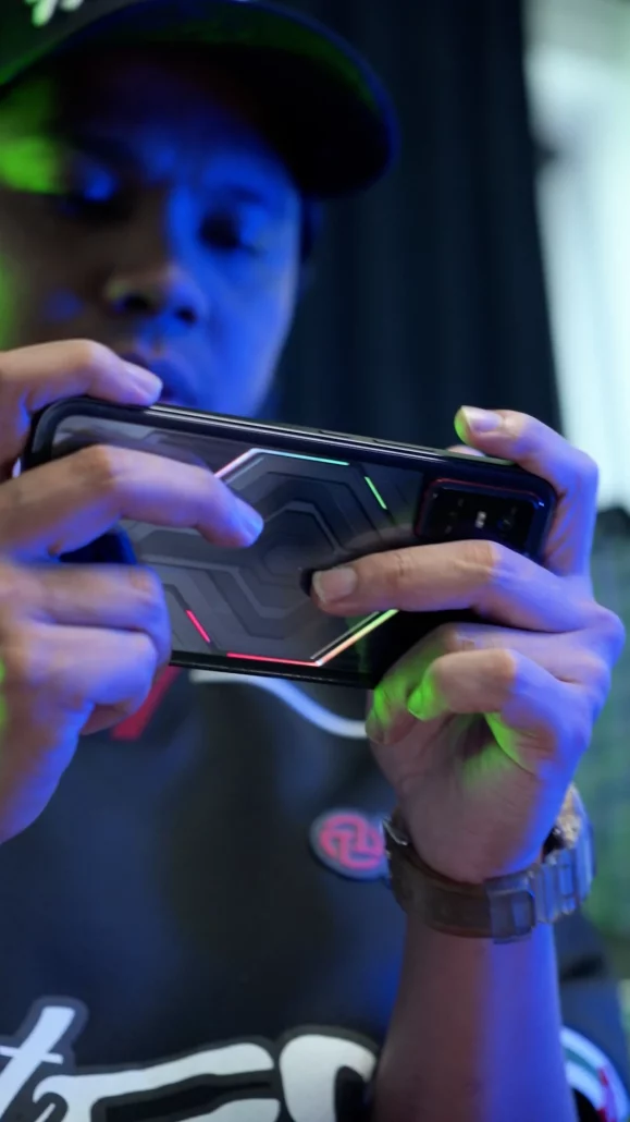گوشی گیمینگ اینفینیکس با پنل DynaVue دارای قابلیت تغییر رنگ پویا در حال توسعه است!