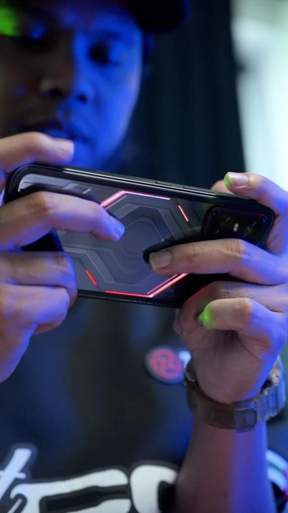 گوشی گیمینگ اینفینیکس با پنل DynaVue دارای قابلیت تغییر رنگ پویا در حال توسعه است!