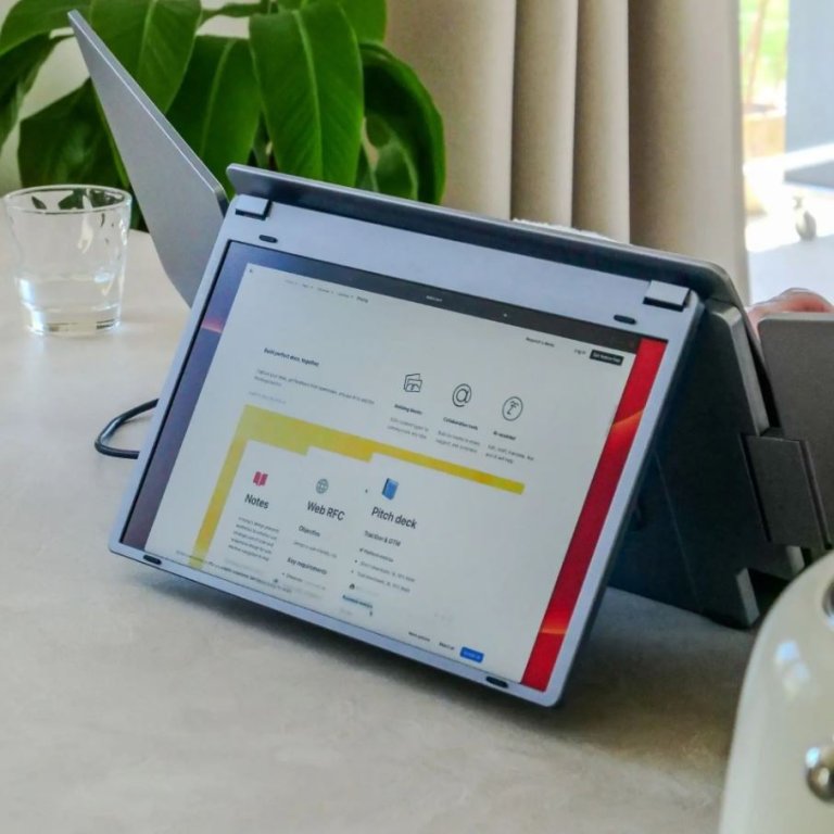 این محصول سه مانیتور تاشو را به لپ تاپ اضافه میکند!