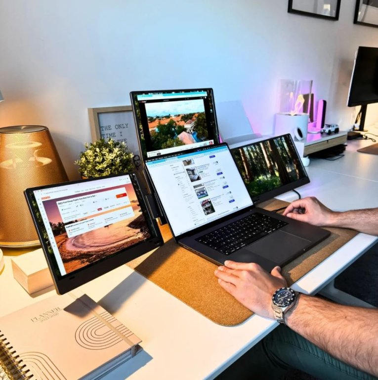 این محصول سه مانیتور تاشو را به لپ تاپ اضافه میکند!