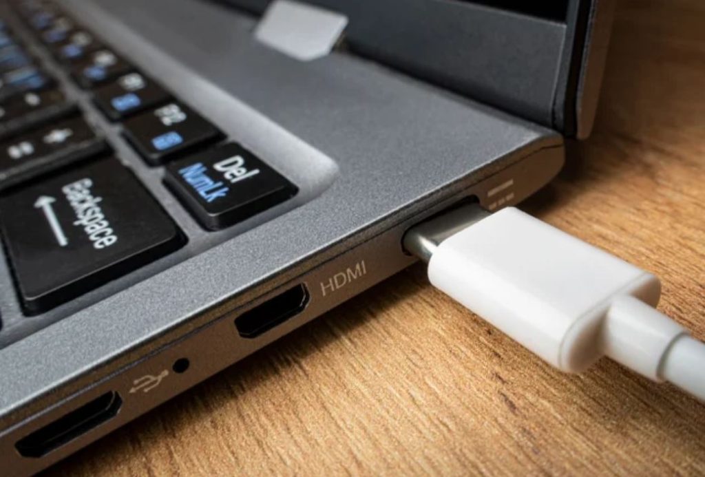 عبارت "PD" در USB PD مخفف چیست و چرا برای دستگاه‌های USB مهم است؟