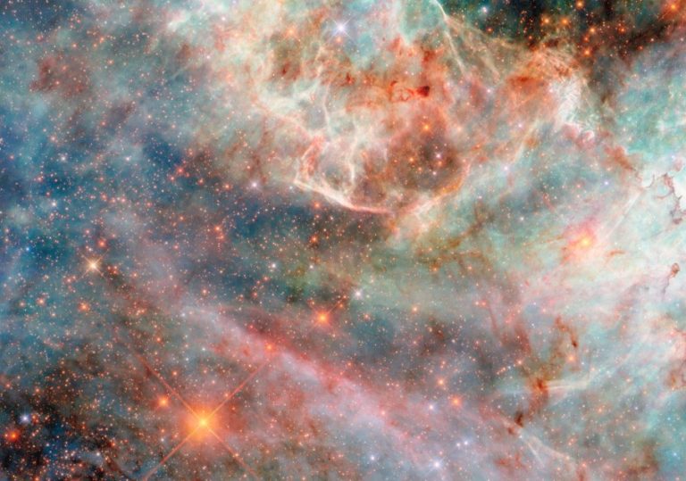 ابر‌های پشمکی؛ هابل یک کهکشان کوتوله را با جزئیات خیره‌کننده ثبت کرد!