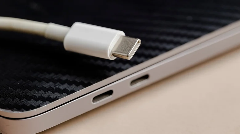 این عادت‌های اشتباه را هنگام شارژ کردن دستگاه‌هایتان کنار بگذارید!