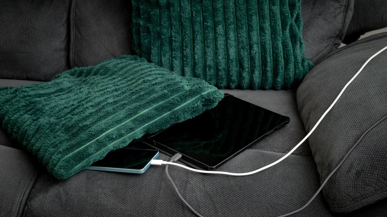 این عادت‌های اشتباه را هنگام شارژ کردن دستگاه‌هایتان کنار بگذارید!