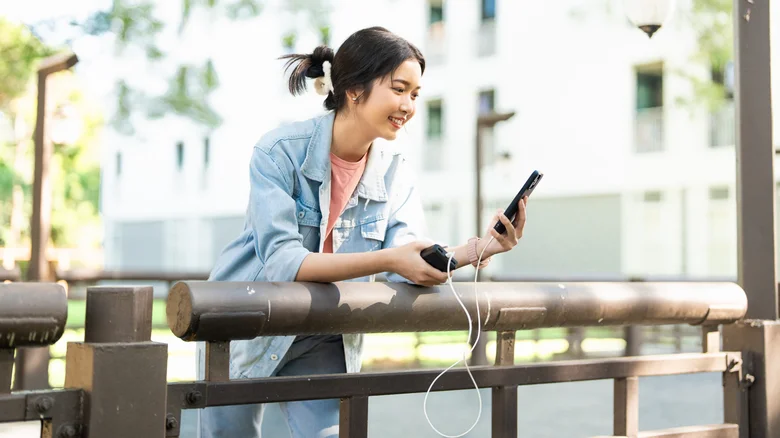 این عادت‌های اشتباه را هنگام شارژ کردن دستگاه‌هایتان کنار بگذارید!