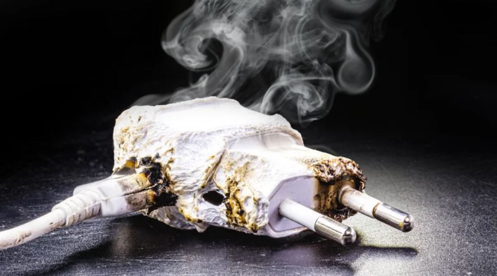 آیا داغ شدن شارژر گوشی طبیعی است؟