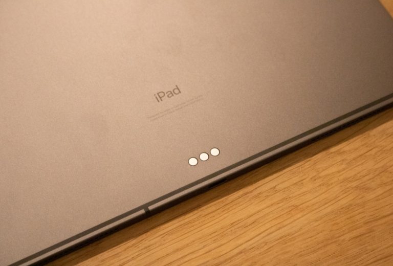 سه نقطه پشت آیپد برای چیست؟