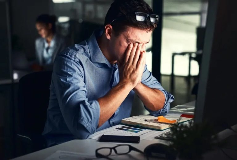 دانشمندان: ساعات کاری طولانی ممکن است ساختار فیزیکی مغز شما را تغییر دهد!