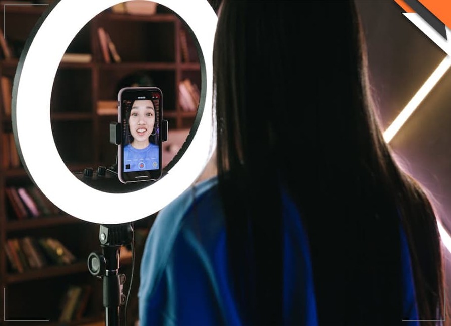 10 ابزار نورپردازی ضروری برای عکاسی حرفه‌ای که باید بشناسید