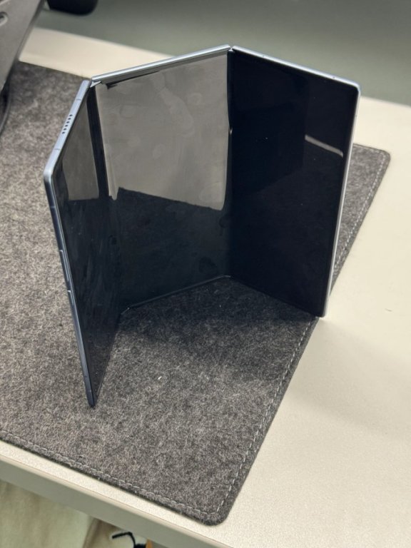 تکنو به‌زودی از گوشی مفهومی تری‌فولد فانتوم آلتیمیت جی فولد خود رونمایی خواهد کرد