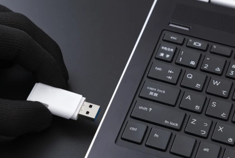 چگونه USBهای استفاده‌شده را به‌صورت ایمن به سیستم خود وصل کنیم؟