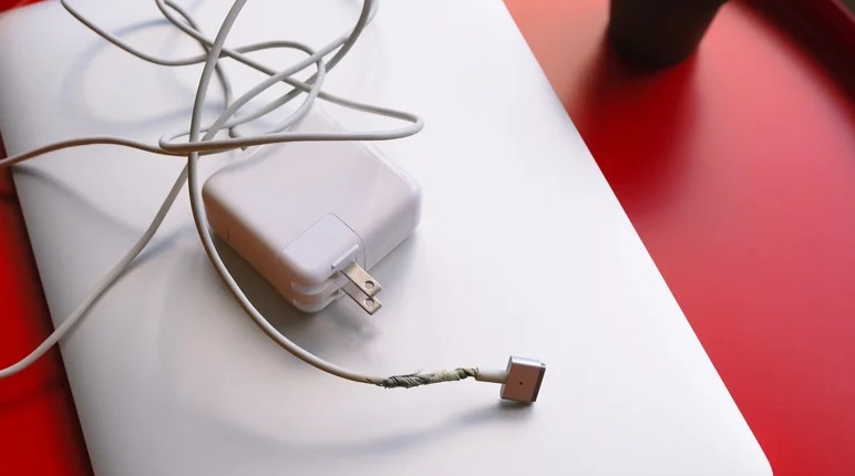 هرگز خودتان برای تعمیر شارژر خراب اقدام نکنید!