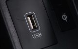 چه کسی USB را اختراع کرد و آیا کسی مالک این استاندارد است؟