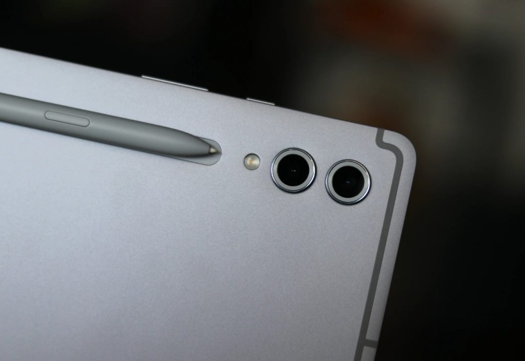 گلکسی تب اس ۱۰ لایت یک قدم به رونمایی نزدیک‌تر شد