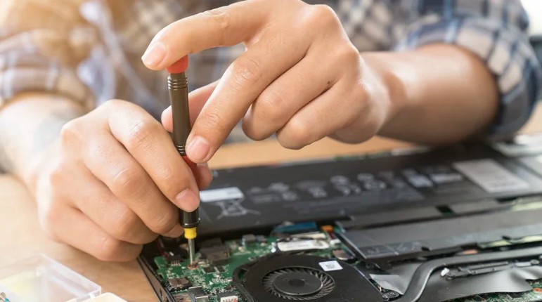 آیا نور مستقیم خورشید می‌تواند به لپ‌تاپ شما آسیب برساند؟