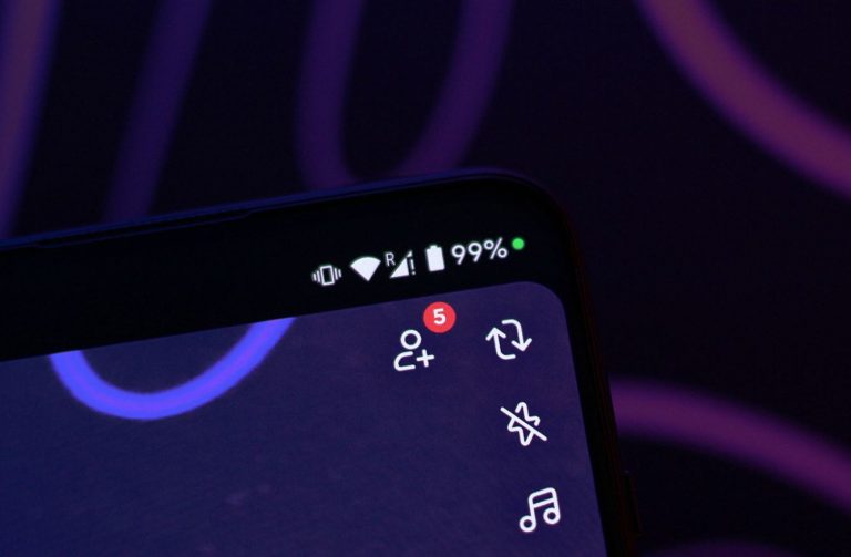 چرا یک نقطه سبز رنگ روی صفحه دستگاههای اندرویدی وجود دارد؟!