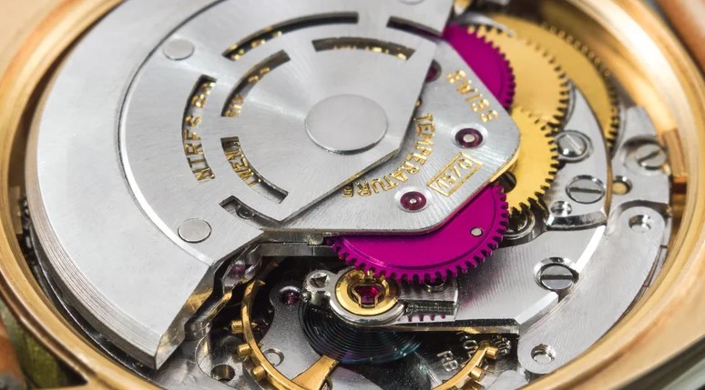 یک ساعت رولکس چگونه بدون باتری کار می‌کند؟!