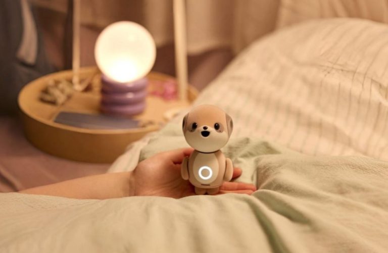 شارپ از دستیار هوش مصنوعی پوکتومو رونمایی کرد که چت میکند و یاد میگیرد!