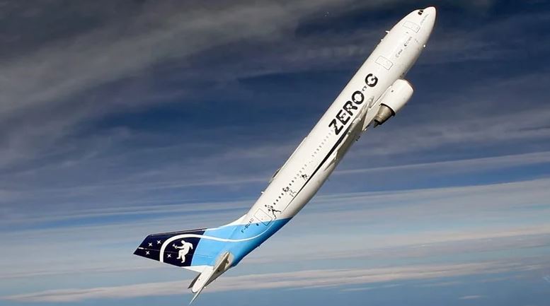 یک هواپیما چگونه پرواز در جاذبه صفر را شبیه‌سازی می‌کند؟