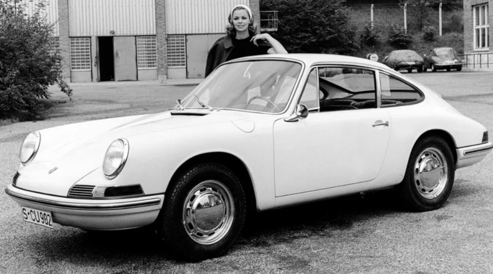 چرا پورشه ۹۱۱، «۹۱۱» نامیده می‌شود؟!