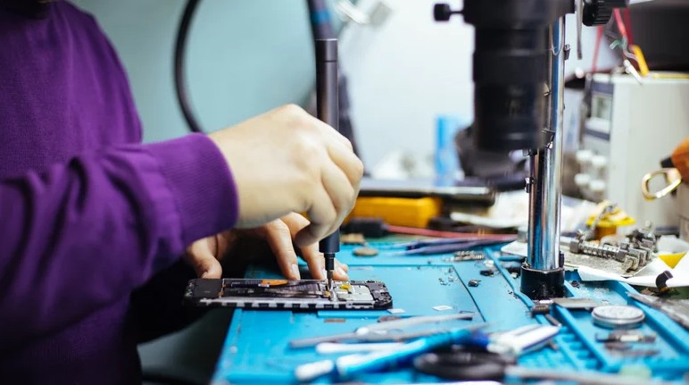 کدام قطعات آیفون توسط سامسونگ ساخته میشوند؟