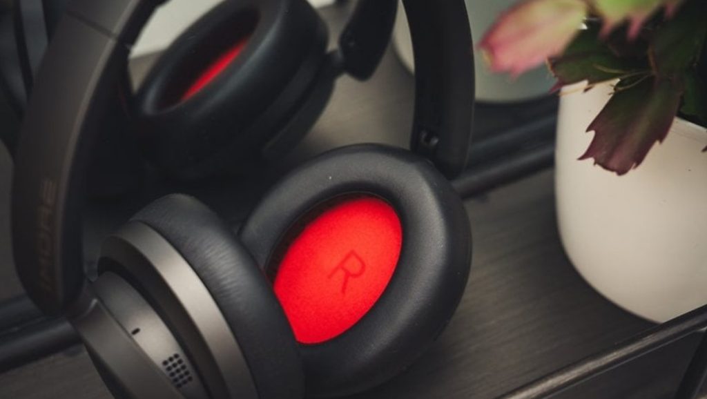 علم پنهان در صدای استریو؛ چرا حرف‌های R و L روی هدفون مهم هستند؟!