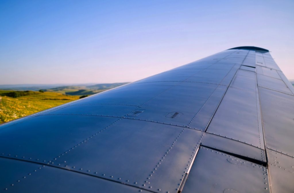 چرا هواپیماها هنوز از میلیون‌ها پرچ استفاده می‌کنند اما خودروها جوشکاری می‌شوند؟