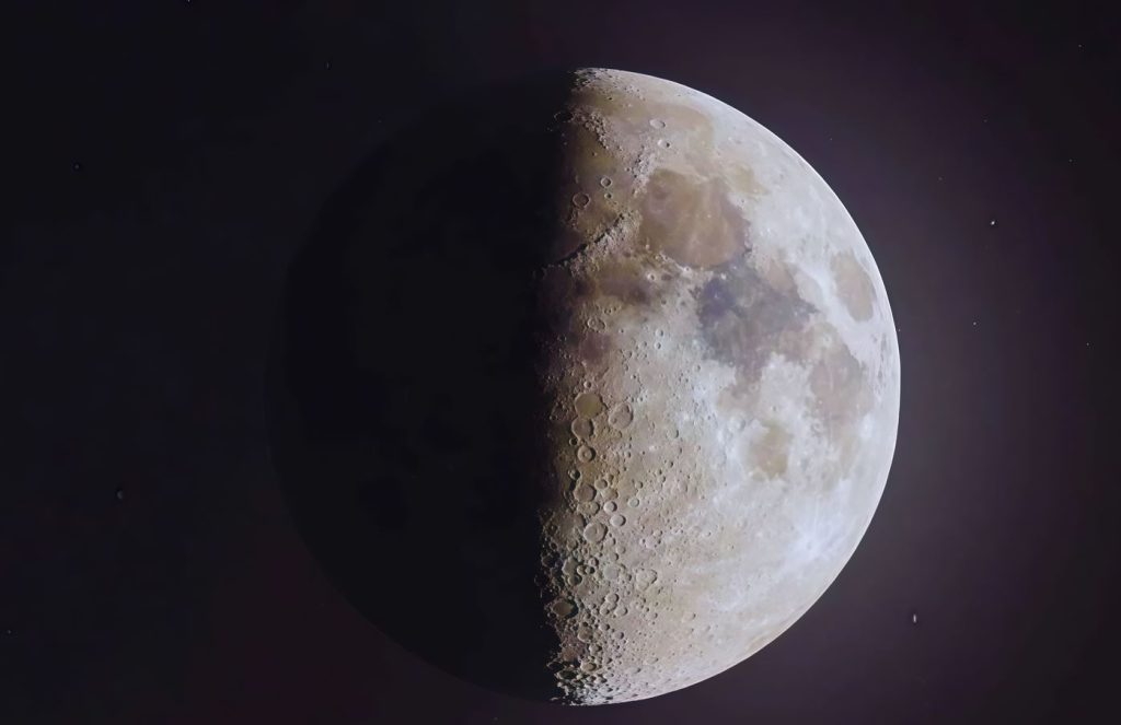 کشف جدید دانشمندان؛ شکاف دمایی حیرت‌انگیز میان دو سمت ماه!