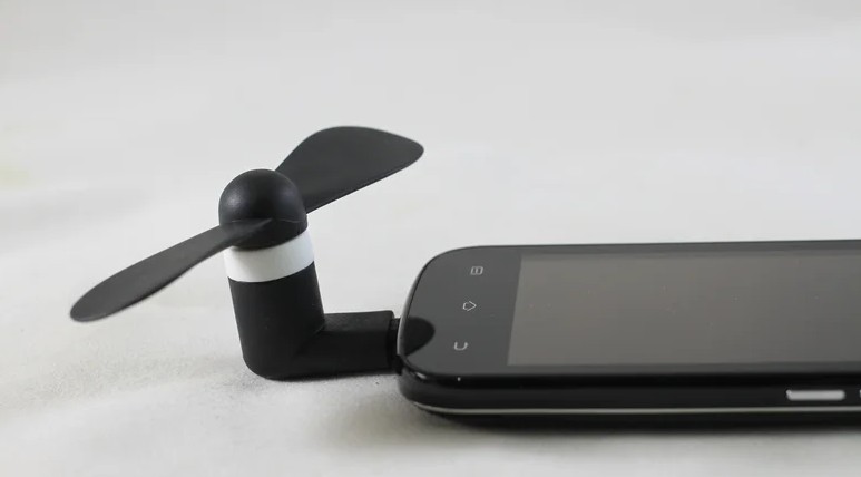 این ۵ چیز را هرگز به پورت USB گوشی خود وصل نکنید!