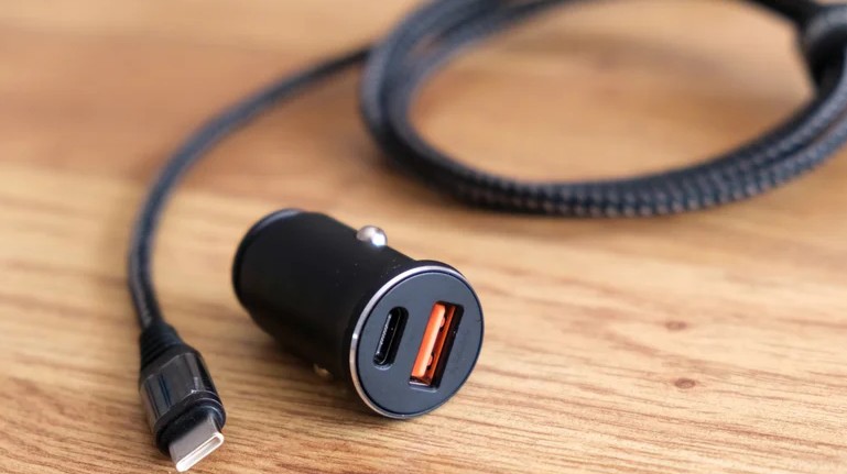 این ۵ چیز را هرگز به پورت USB گوشی خود وصل نکنید!