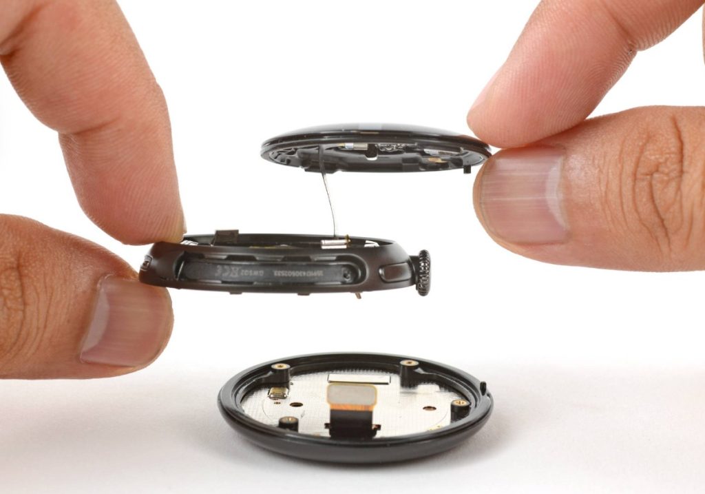 طبق گفته iFixit، پیکسل واچ ۴ گوگل تعمیرپذیرترین ساعت هوشمند تاریخ است!