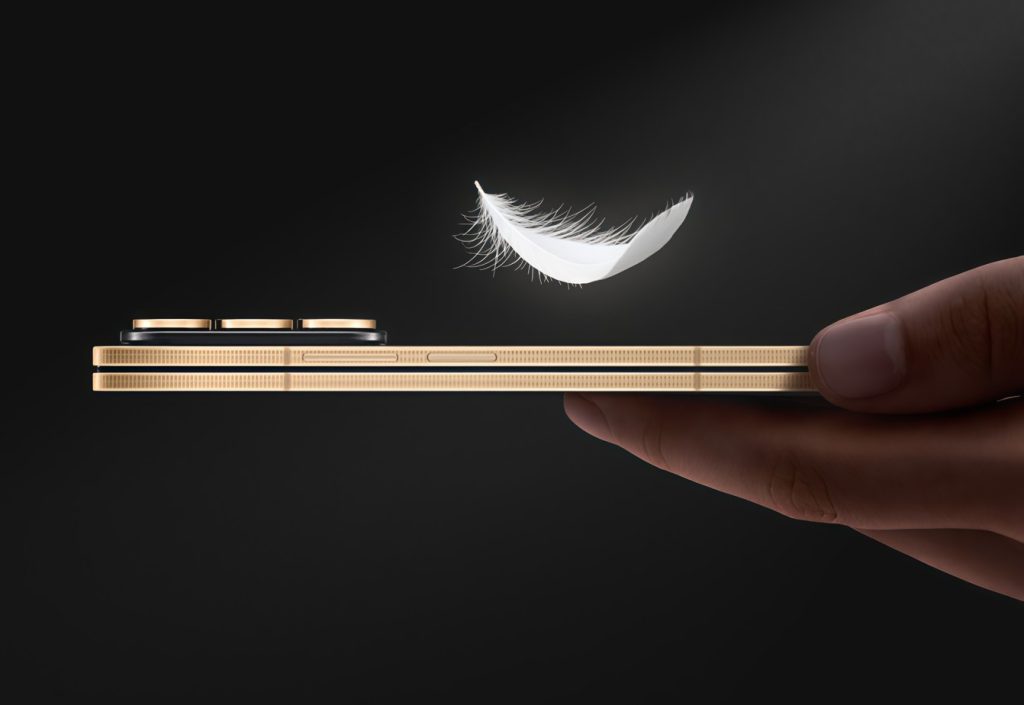 سامسونگ W26 با روکش طلایی و برچسب قیمتی ۲۰۰۰ دلاری معرفی شد!