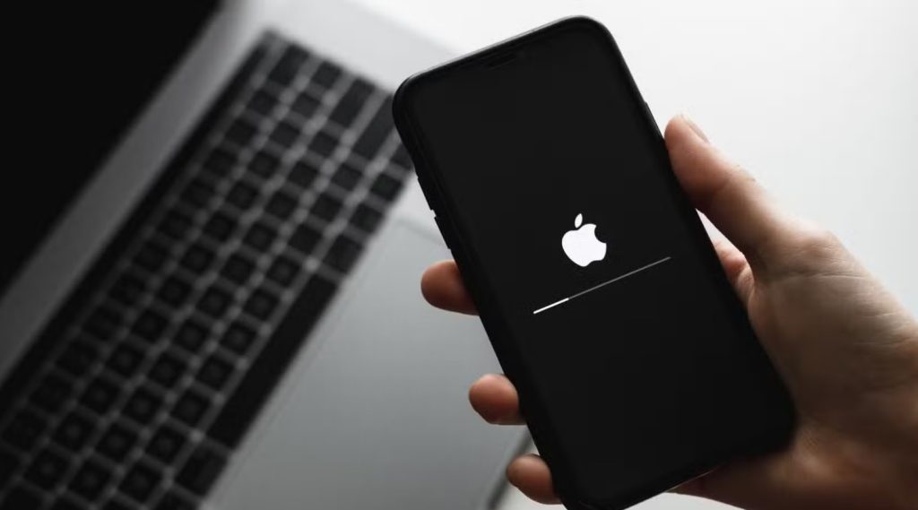 ۸ عادت اشتباه استفاده از گوشی که احتمالاً باید کنار بگذارید!