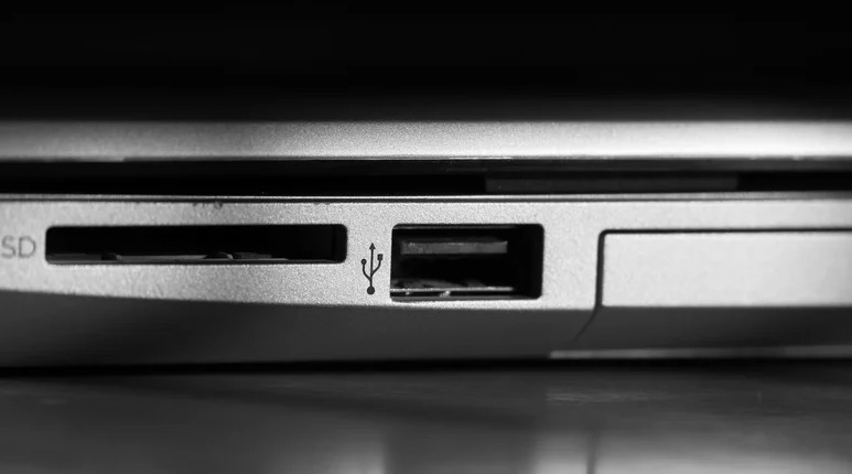 قبل از اختراع پورت USB، کامپیوترها از چه چیزی استفاده می‌کردند؟