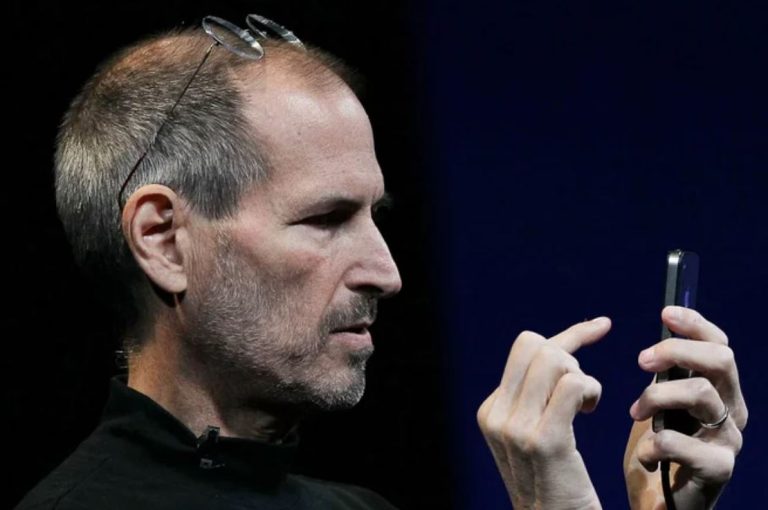 چرا ماجرای آنتنگیت یک فاجعه تمام عیار برای اپل بود؟!