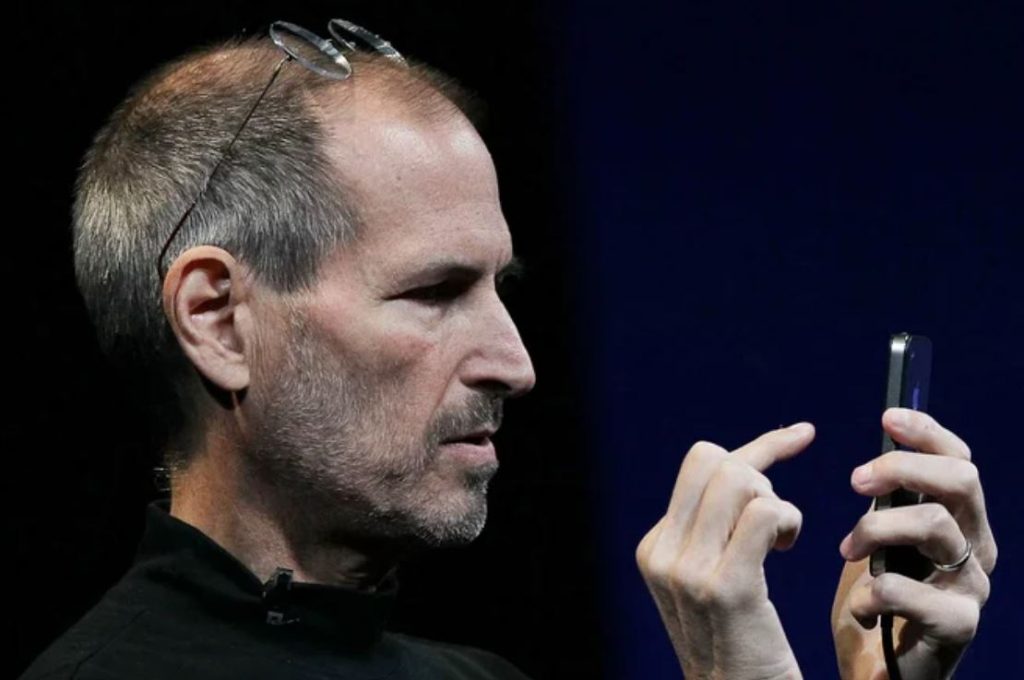 چرا ماجرای آنتنگیت یک فاجعه تمام عیار برای اپل بود؟!