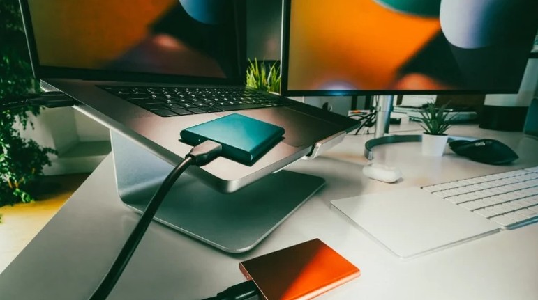 استاندارد USB4 2.0 واقعاً به چه معناست و چه تفاوتی با نسل قبل دارد؟!