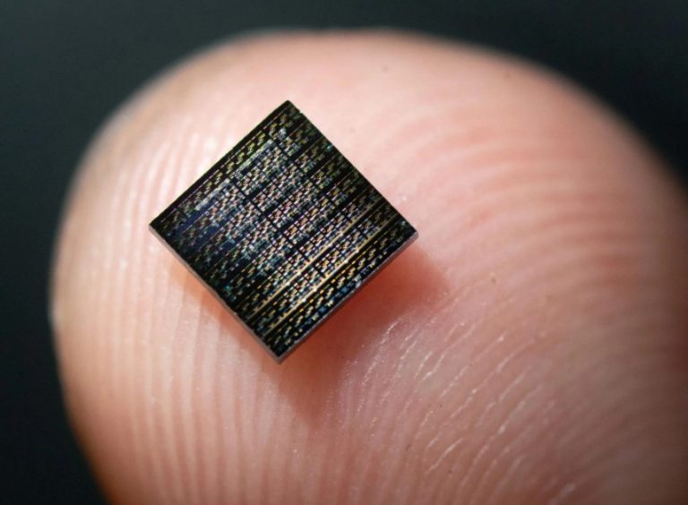 نورونهای مصنوعی جدید به طور فیزیکی مغز را شبیهسازی میکنند!