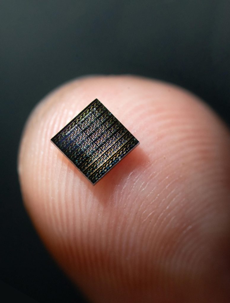 نورونهای مصنوعی جدید به طور فیزیکی مغز را شبیهسازی میکنند!