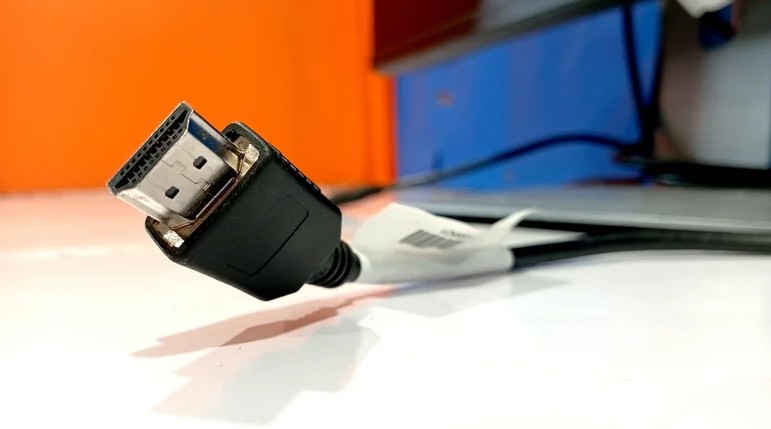 ۵ نشانه که به شما می‌گویند احتمالاً زمان تعویض کابل HDMI است!