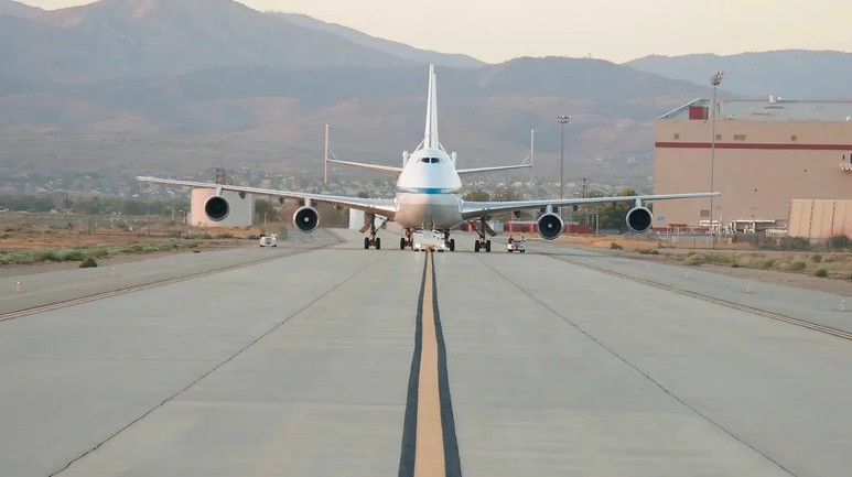 چرا ناسا برای حمل شاتل فضایی، بوئینگ ۷۴۷ را انتخاب کرد؟