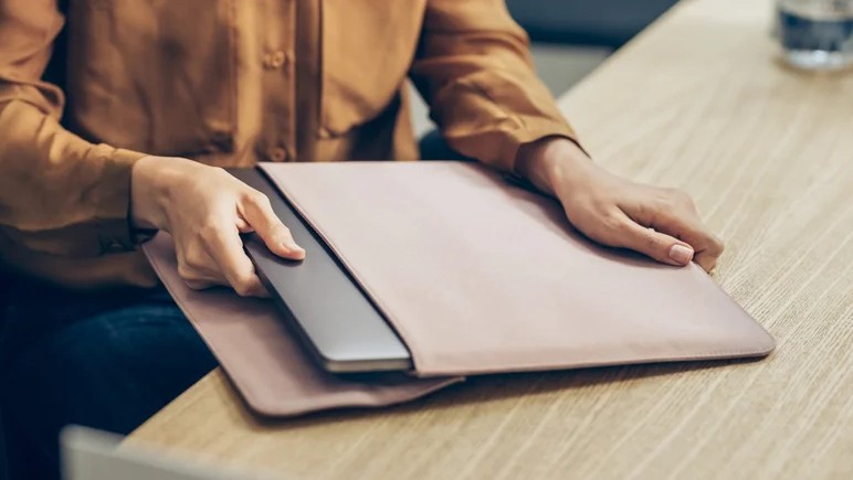 چرا هرگز نباید لپتاپ خود را در ماشین رها کنیم؟