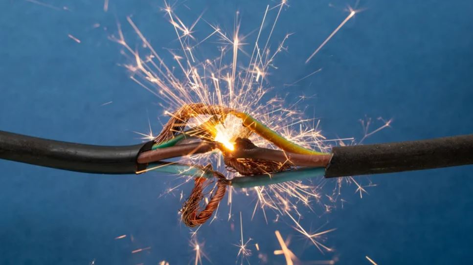 چرا خریدن یک شارژر ارزان قیمت یک اشتباه خطرناک است؟!