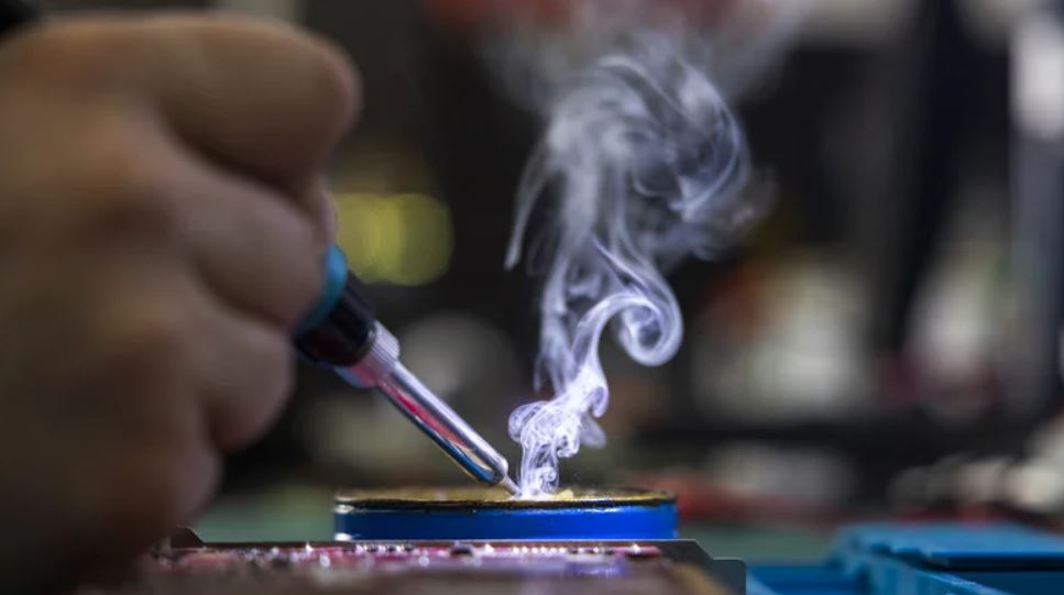 چرا خریدن یک شارژر ارزان قیمت یک اشتباه خطرناک است؟!