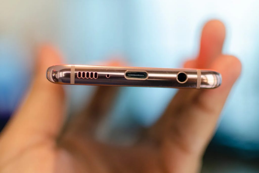 پورت USB گوشی سامسونگ بجز شارژ، چه کارهای دیگری میتواند انجام دهد؟!