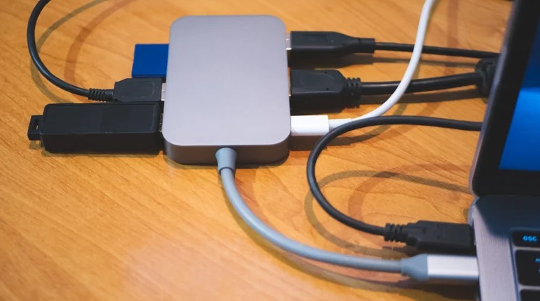 یک پورت USB چند دستگاه را می‌تواند مدیریت کند؟